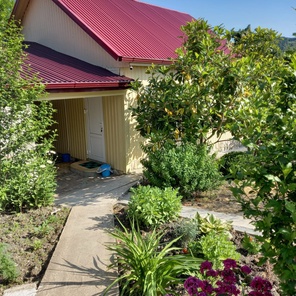 Отдельный домик на два номера с просторной общей кухней столовой